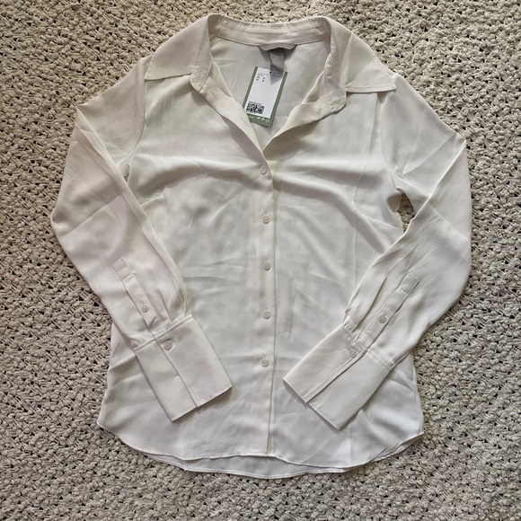 🍸 H&M Chiffon Button Down Collared Shirt in White 🍸 - Picture 1 of 6